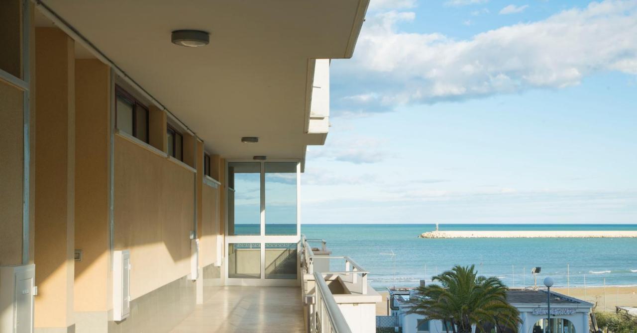 I Suoni Del Mare Apartment Porto San Giorgio Bagian luar foto