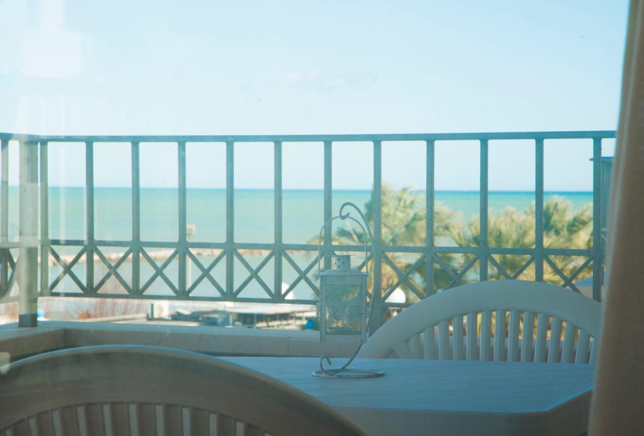 I Suoni Del Mare Apartment Porto San Giorgio Bagian luar foto