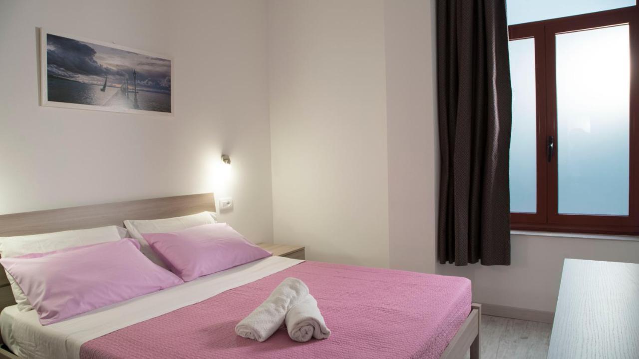 I Suoni Del Mare Apartment Porto San Giorgio Bagian luar foto