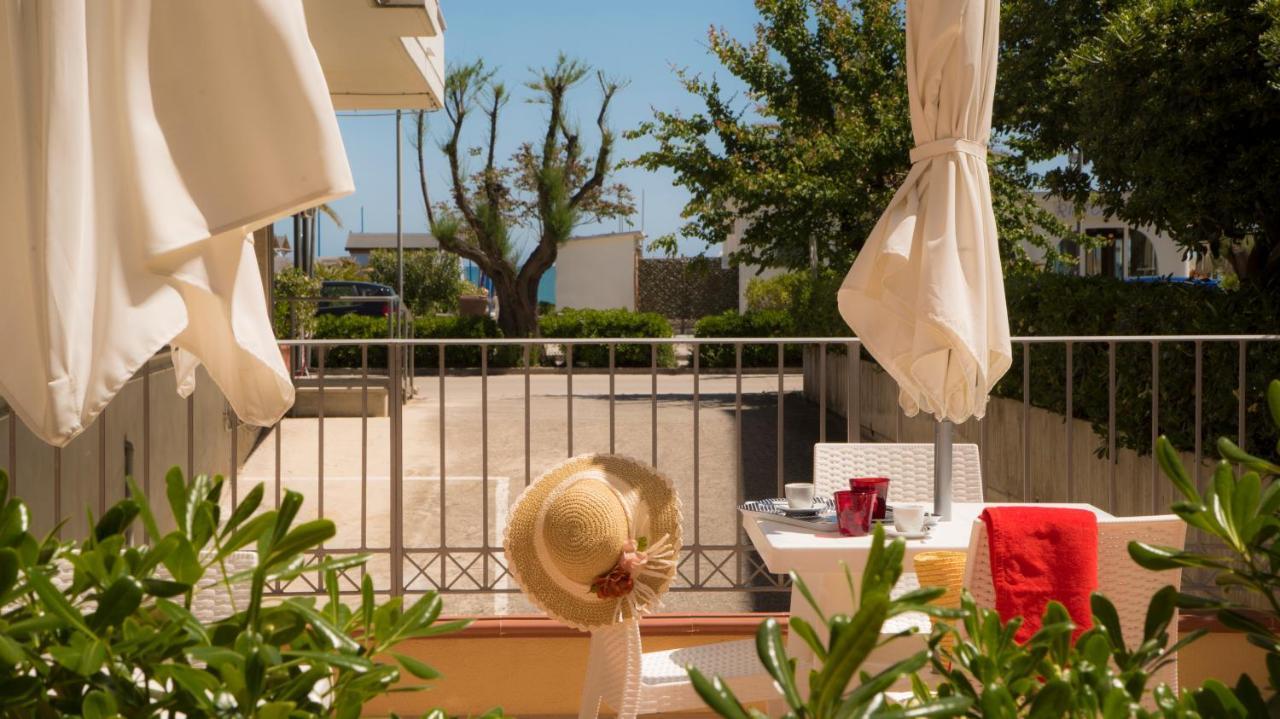 I Suoni Del Mare Apartment Porto San Giorgio Bagian luar foto