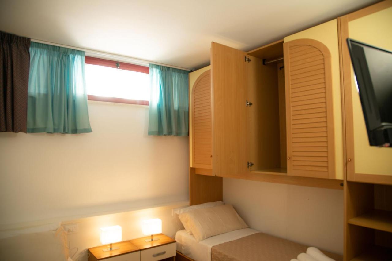 I Suoni Del Mare Apartment Porto San Giorgio Bagian luar foto