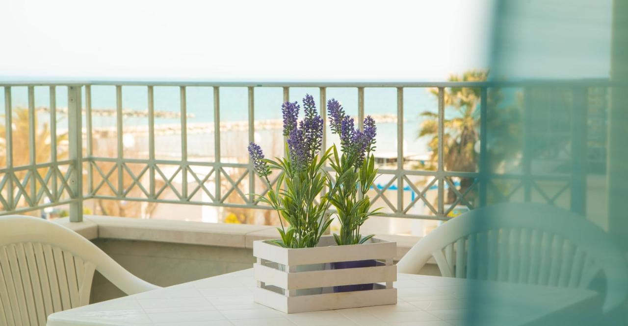 I Suoni Del Mare Apartment Porto San Giorgio Bagian luar foto