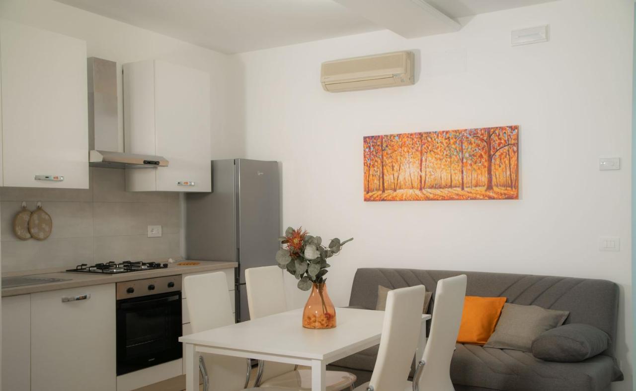 I Suoni Del Mare Apartment Porto San Giorgio Bagian luar foto