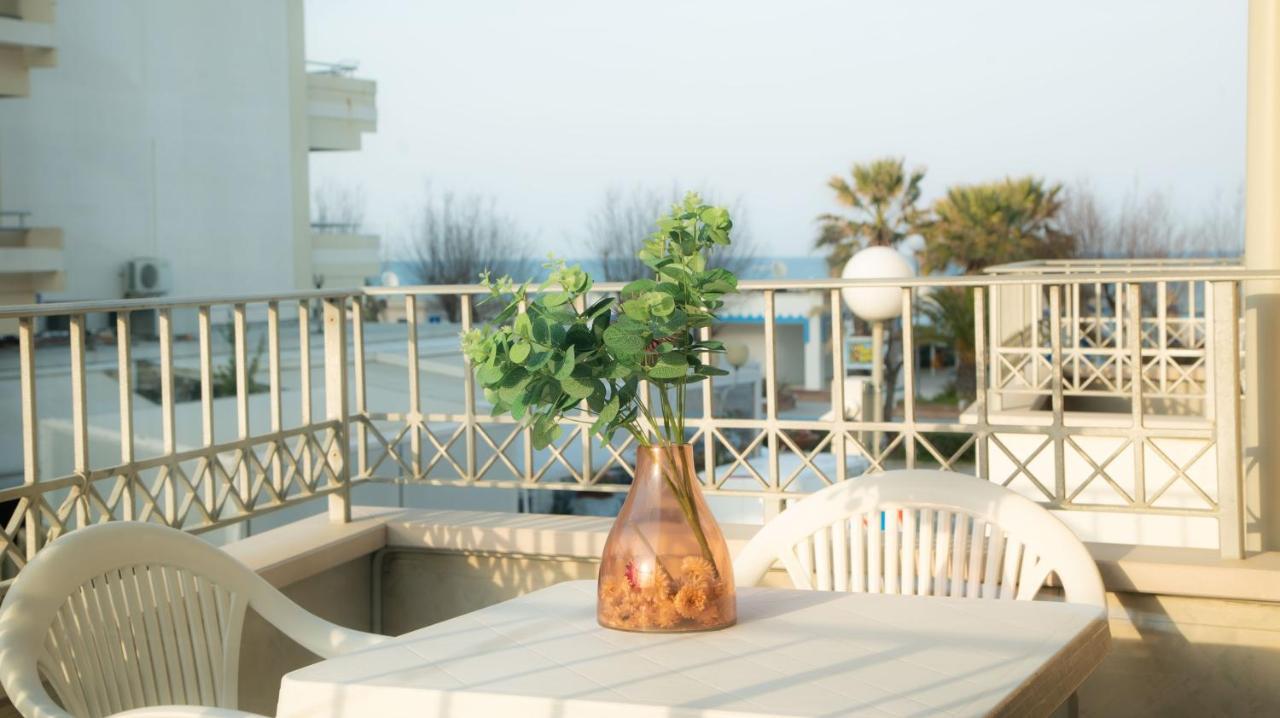 I Suoni Del Mare Apartment Porto San Giorgio Bagian luar foto