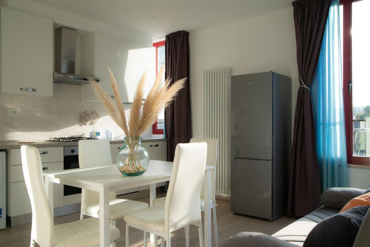 I Suoni Del Mare Apartment Porto San Giorgio Bagian luar foto