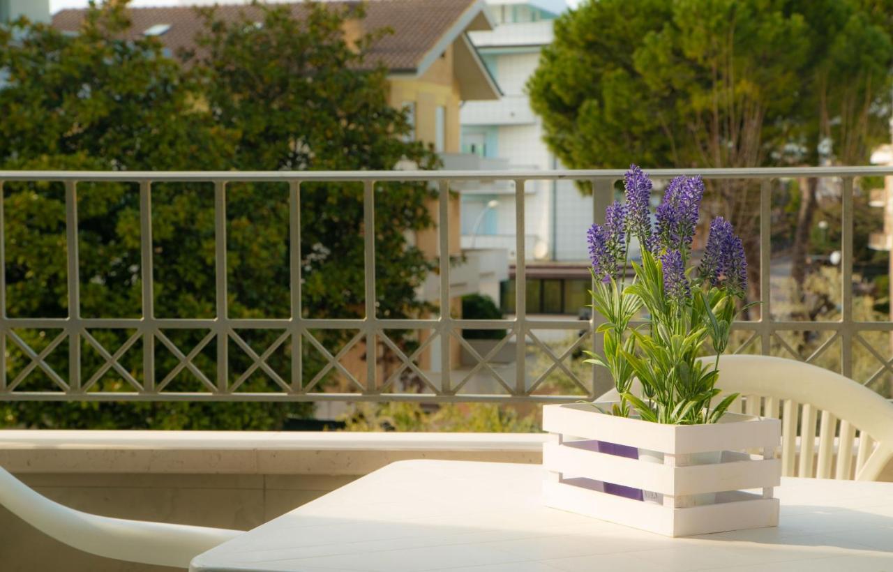 I Suoni Del Mare Apartment Porto San Giorgio Bagian luar foto