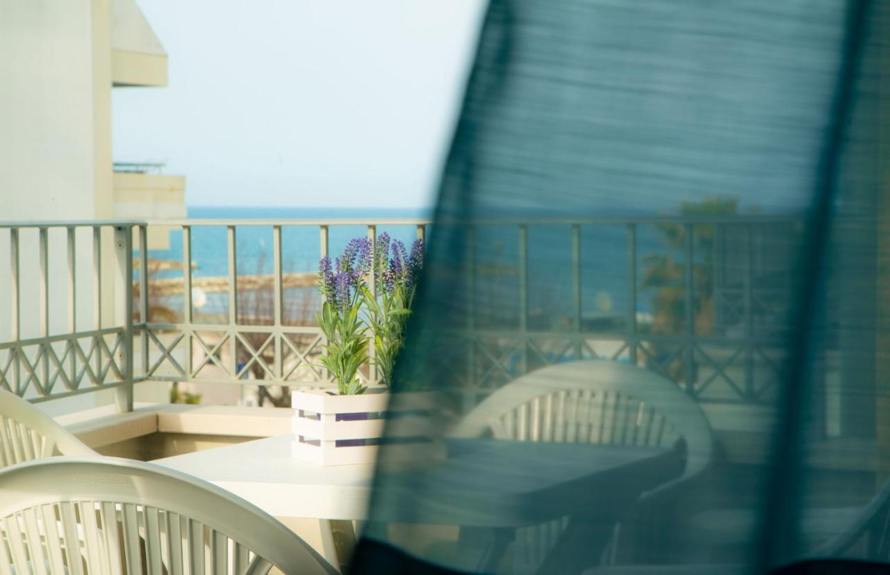 I Suoni Del Mare Apartment Porto San Giorgio Bagian luar foto