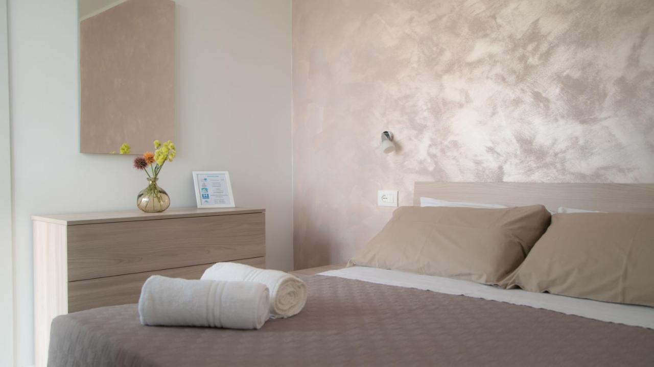 I Suoni Del Mare Apartment Porto San Giorgio Bagian luar foto