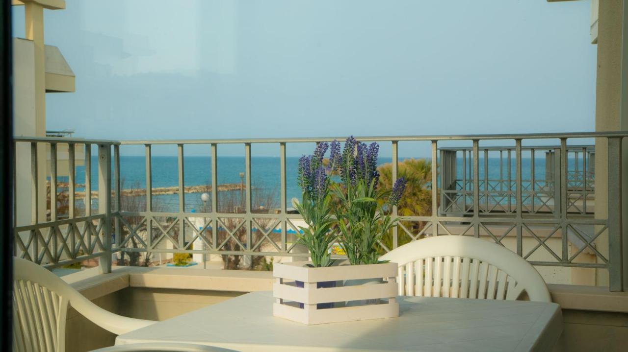 I Suoni Del Mare Apartment Porto San Giorgio Bagian luar foto