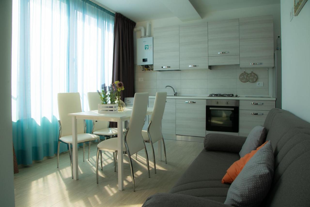 I Suoni Del Mare Apartment Porto San Giorgio Bagian luar foto