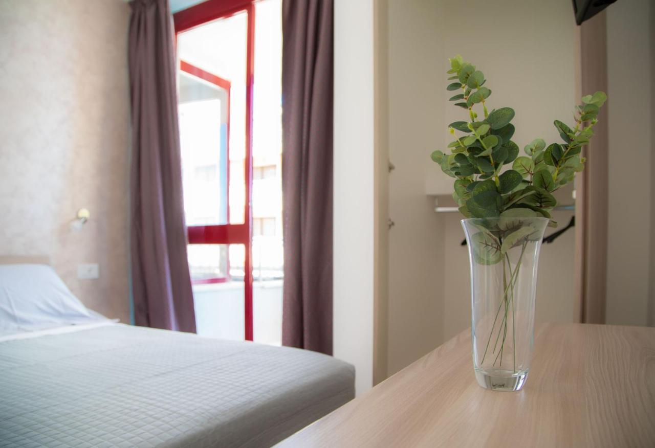I Suoni Del Mare Apartment Porto San Giorgio Bagian luar foto