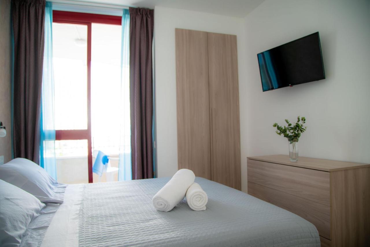 I Suoni Del Mare Apartment Porto San Giorgio Bagian luar foto