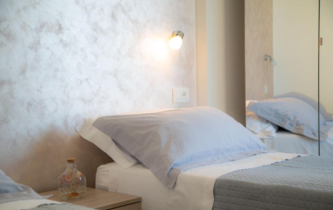 I Suoni Del Mare Apartment Porto San Giorgio Bagian luar foto