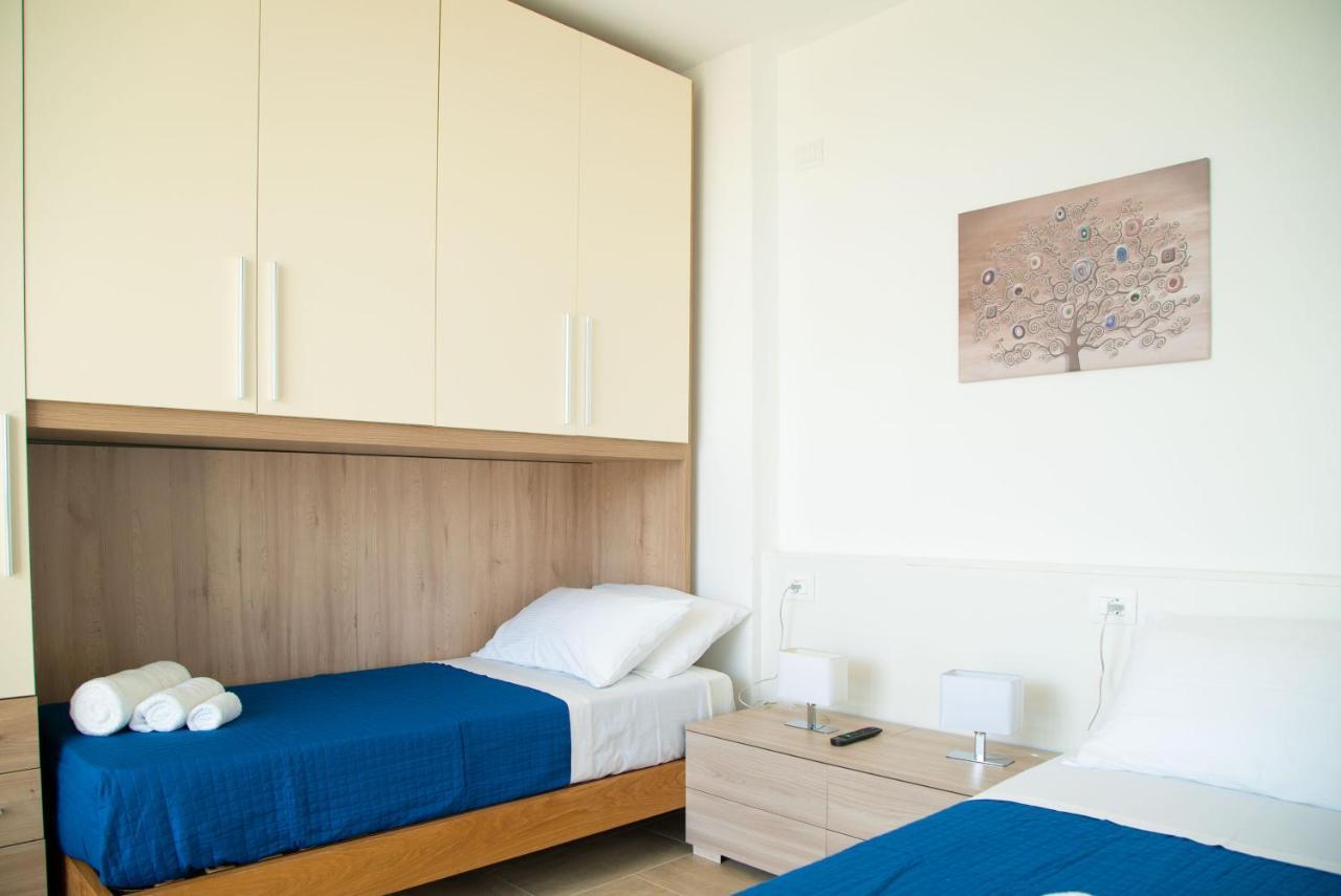 I Suoni Del Mare Apartment Porto San Giorgio Bagian luar foto